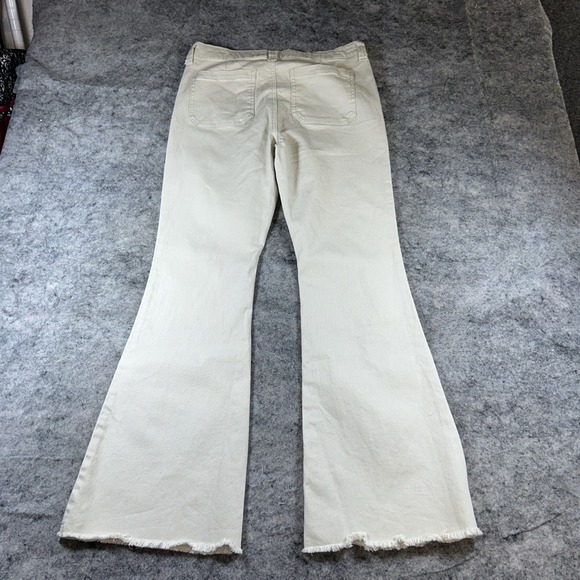 REgeneration Celebrity Pink Jeans Women's 13 Flower High Rise Button Fly Flare‎ - Picture 4 of 11